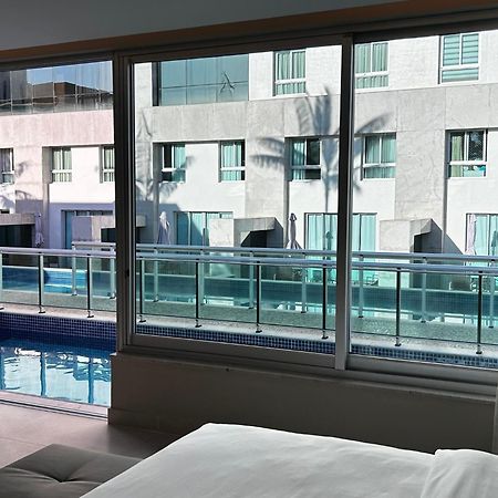Jade Hotel Brasilia Candangolandia Zewnętrze zdjęcie A view of the pool from a guest room