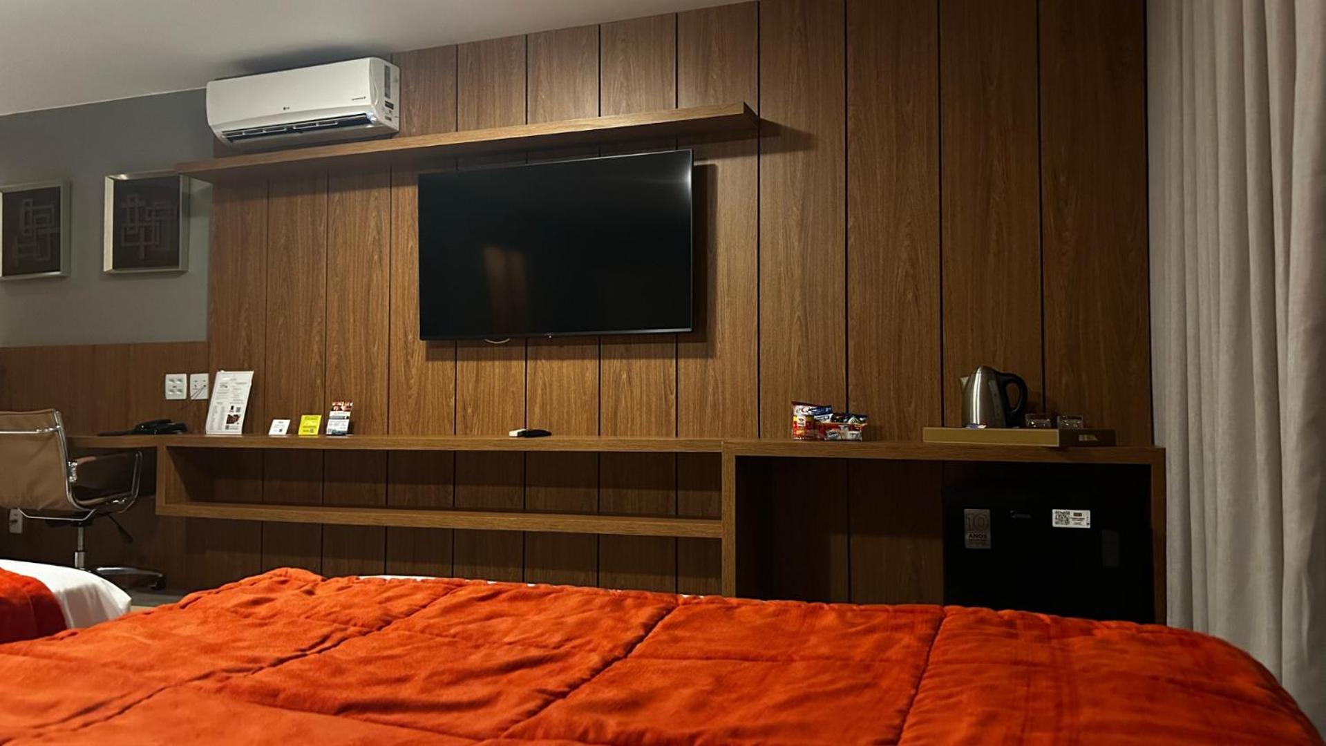 Jade Hotel Brasilia Candangolandia Zewnętrze zdjęcie A television in a hotel room