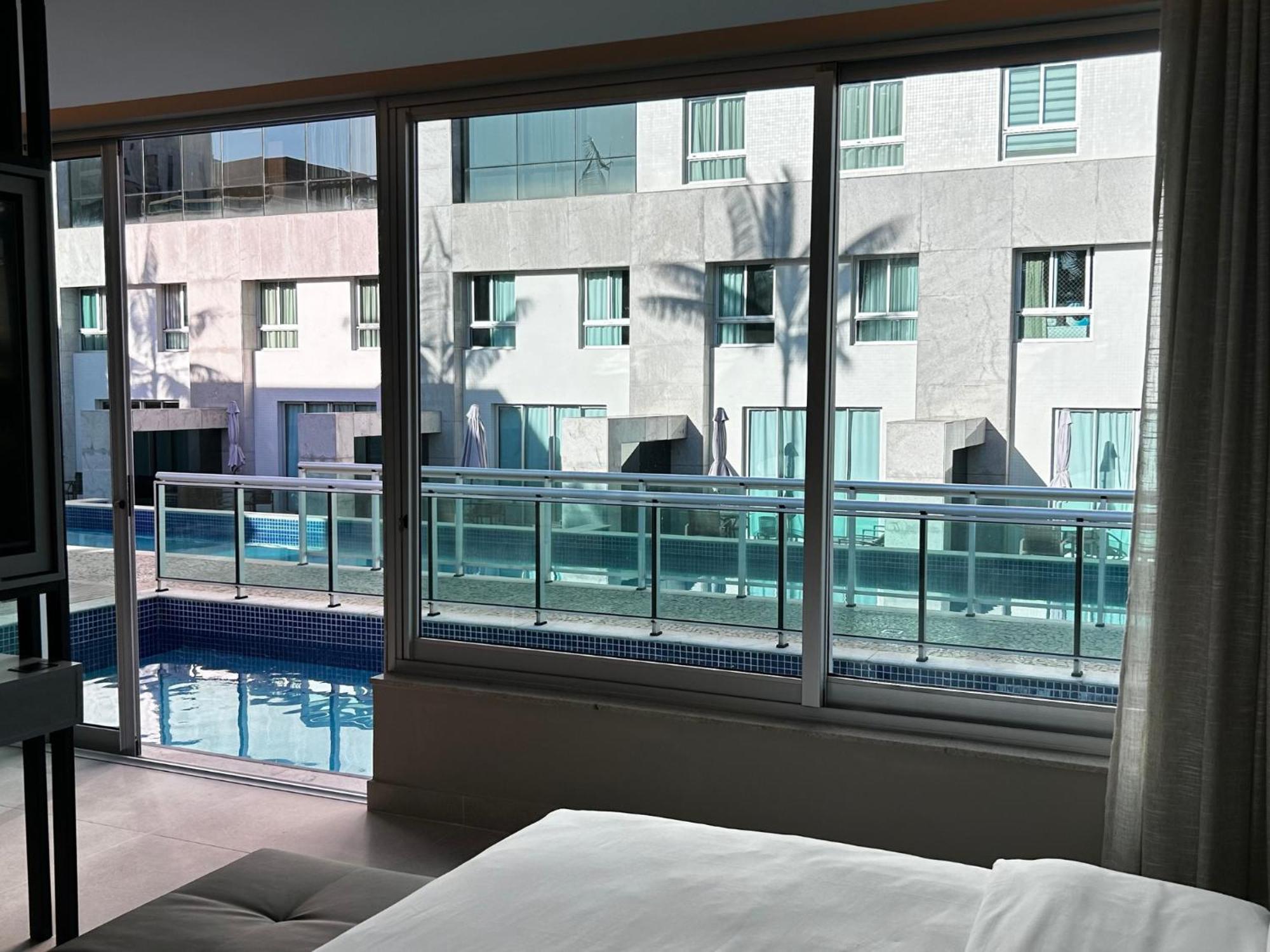 Jade Hotel Brasilia Candangolandia Zewnętrze zdjęcie A view of the pool from a guest room