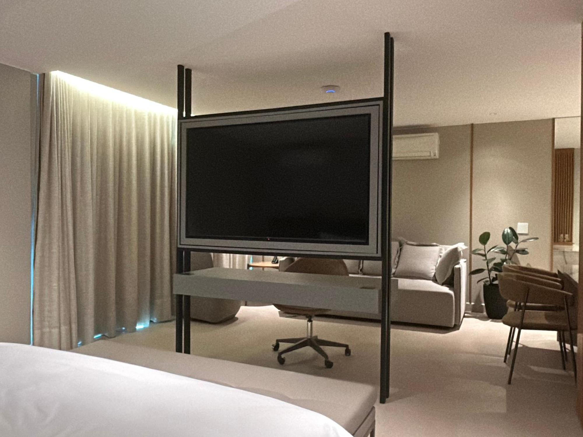 Jade Hotel Brasilia Candangolandia Zewnętrze zdjęcie A television in a hotel room